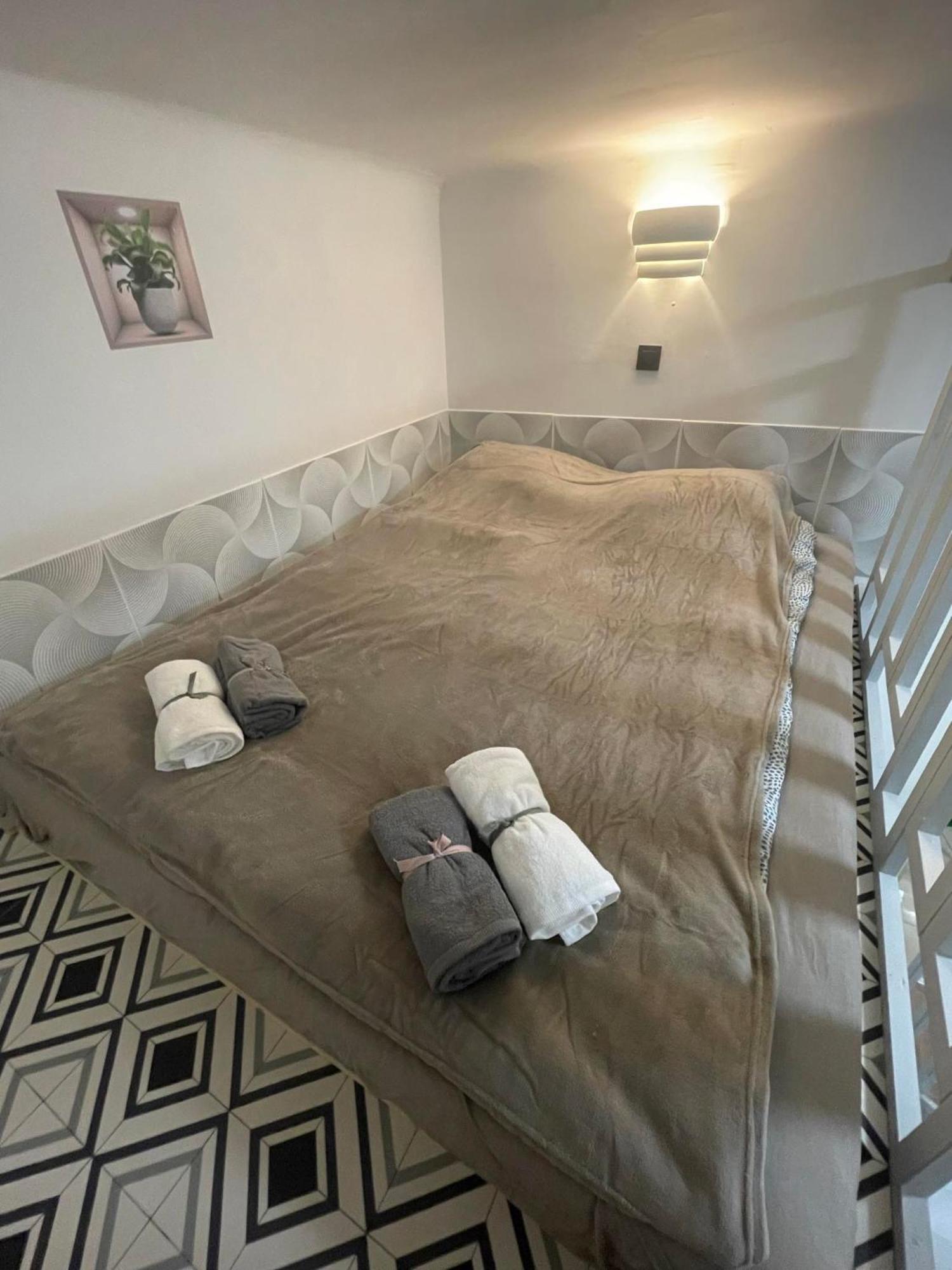 Ernesto 17 With Free Parking Possibility Leilighet Budapest Eksteriør bilde